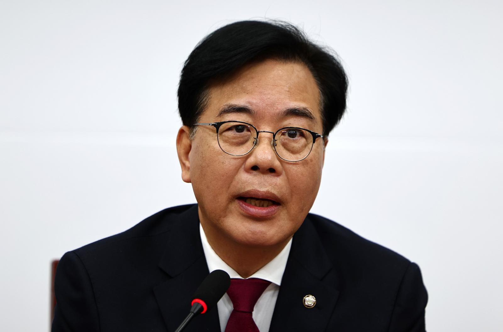 송언석 국민의힘 원내대표가 30일 오전 서울 여의도 국회에서 열린 원내대책회의에서 발언하고 있다. 2025.12.30. 뉴시스