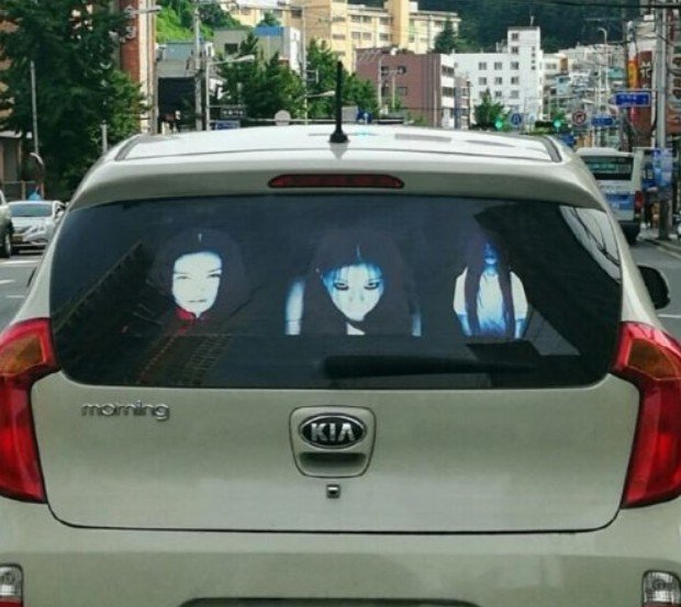 2017년 벌금형을 받은 ‘귀신 스티커’. 동아일보DB