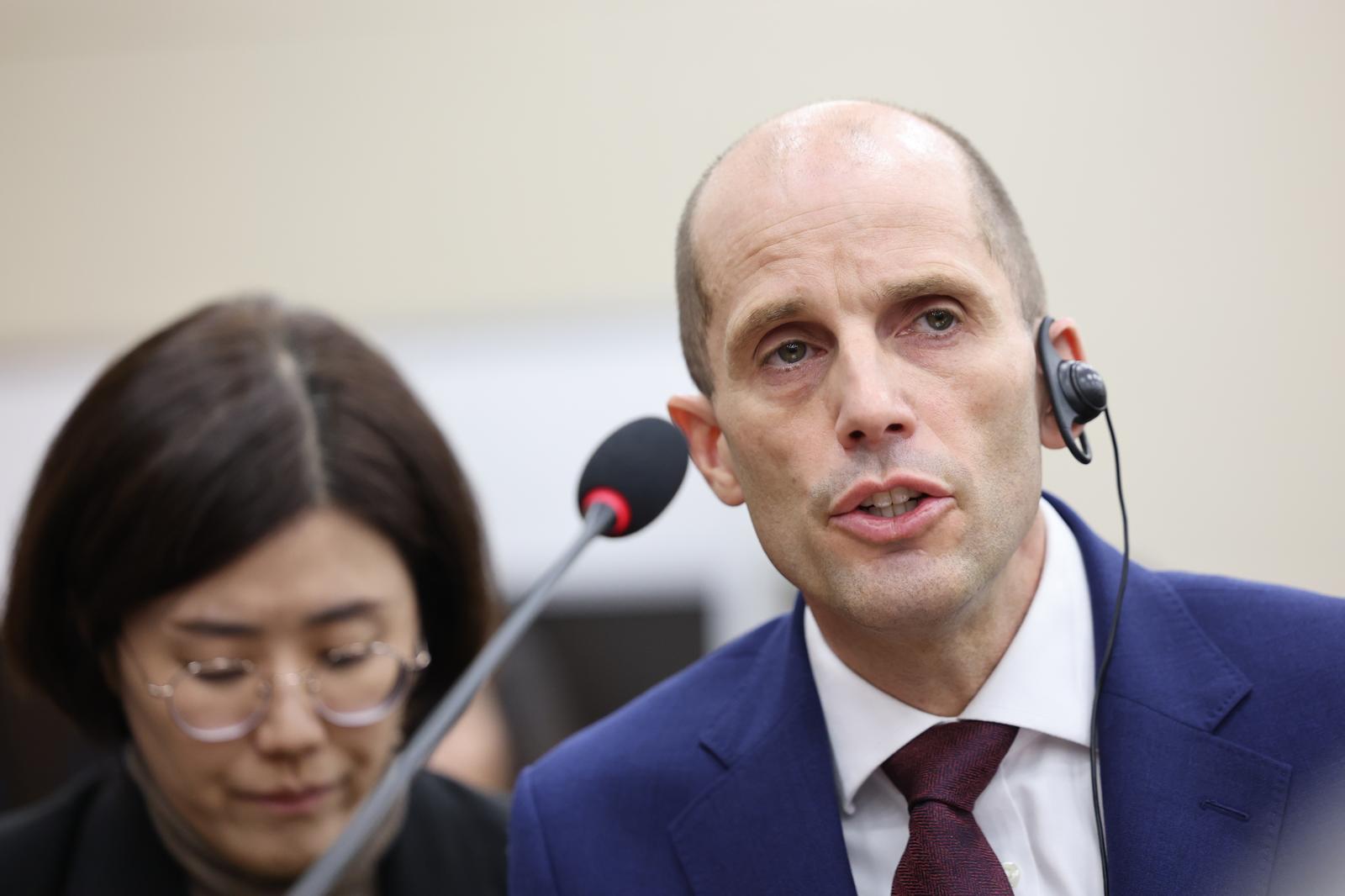 해롤드 로저스 쿠팡 대표이사가 30일 서울 여의도 국회에서 열린 제430회국회(임시회) 쿠팡 침해사고 및 개인정보 유출, 불공정 거래, 노동환경 실태 파악과 재발방지 대책 마련을 위한 연석 청문회에서 질문에 답하고 있다. 2025.12.30/뉴스1 ⓒ News1