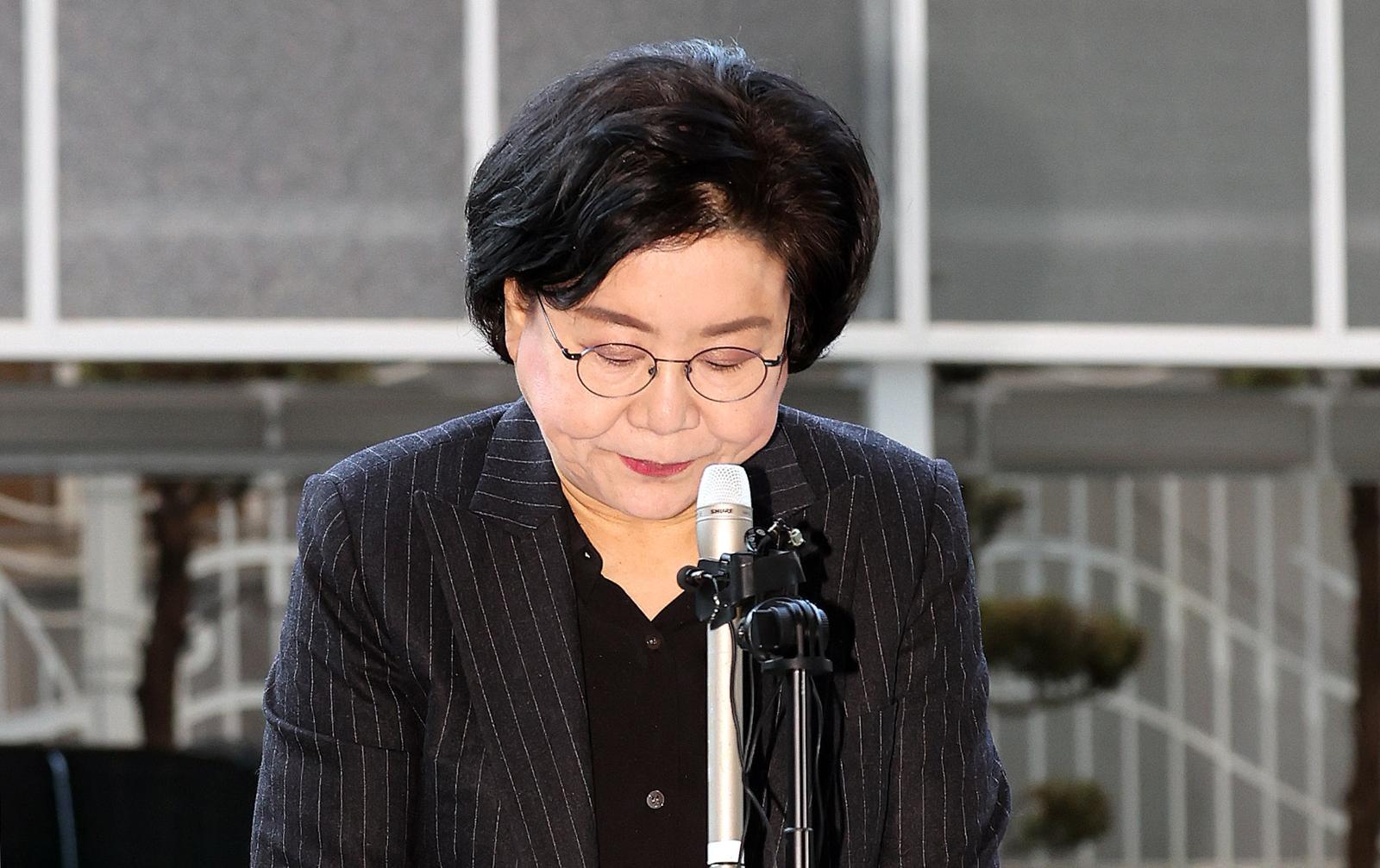 초대 기획예산처 장관 후보자로 지명된 이혜훈 전 국민의힘 의원이 30일 오전 서울 중구 예금보험공사에 마련된 인사청문회 준비 사무실로 출근하며 비상계엄 내란 옹호 발언에 대해 사과하고 있다. 2025.12.30/뉴스1