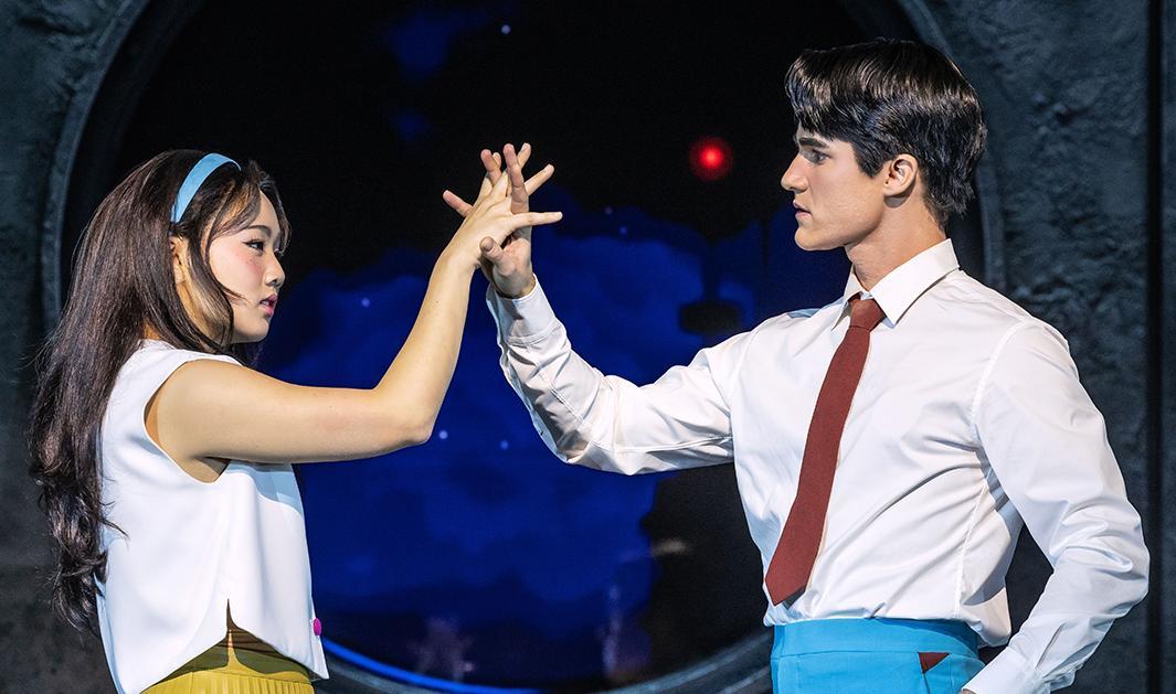 올해 미국 토니상 6관왕을 차지한 뮤지컬 ‘어쩌면 해피엔딩’의 뉴욕 브로드웨이 버전 공연. 2016년 한국의 300석 규모 소극장에서 출발한 이 작품은 K팝과 K드라마에 이어 K뮤지컬이 세계 무대에서 주목받는 계기가 됐다. NHN링크 제공