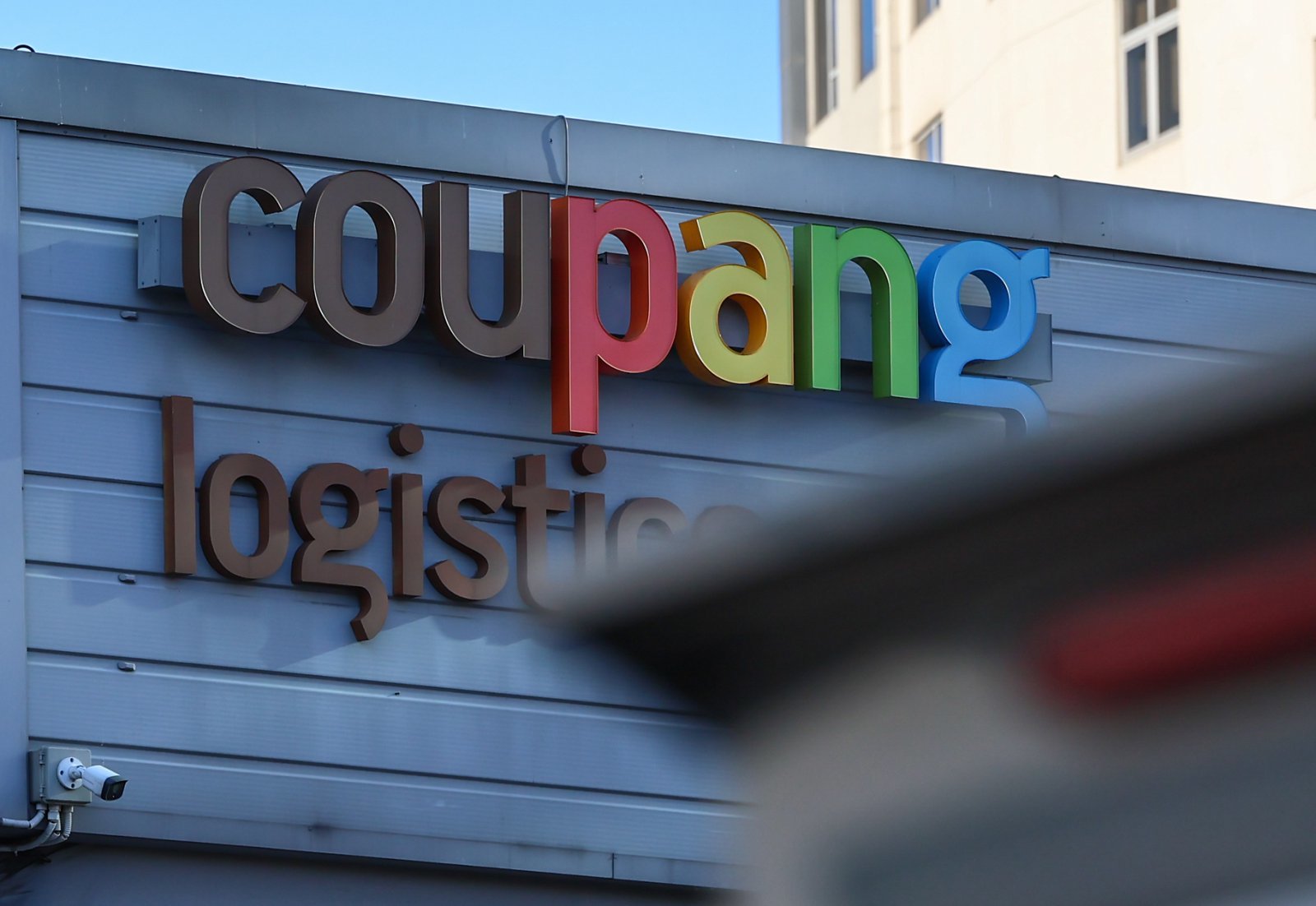 국회에서 30일부터 이틀간 ‘쿠팡 침해 사고 및 개인정보 유출, 불공정 거래, 노동환경 실태 파악과 재발 방지 대책 마련을 위한 청문회’가 진행된다. 사진은 이날 서울 시내 한 쿠팡 물류센터. 2025.12.30/뉴스1 ⓒ News1 김도우 기자