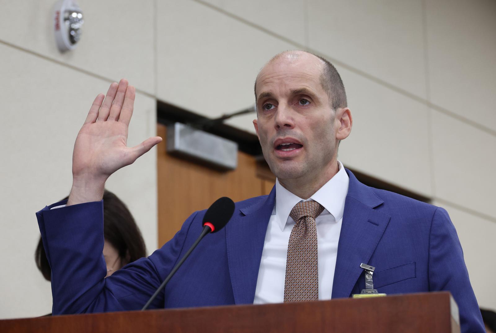 해롤드 로저스 쿠팡 대표이사가 31일 오전 서울 여의도 국회에서 열린 쿠팡 침해사고 및 개인정보 유출, 불공정 거래, 노동환경 실태 파악과 재발방지 대책 마련을 위한 연석 청문회에서 선서하고 있다. 뉴시스