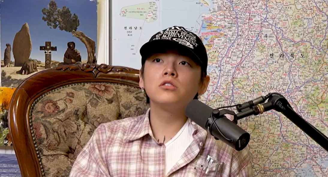 노엘이 유튜브 채널 ‘SPNS TV’에 출연해 인터뷰를 진행하는 모습. 유튜브 캡처