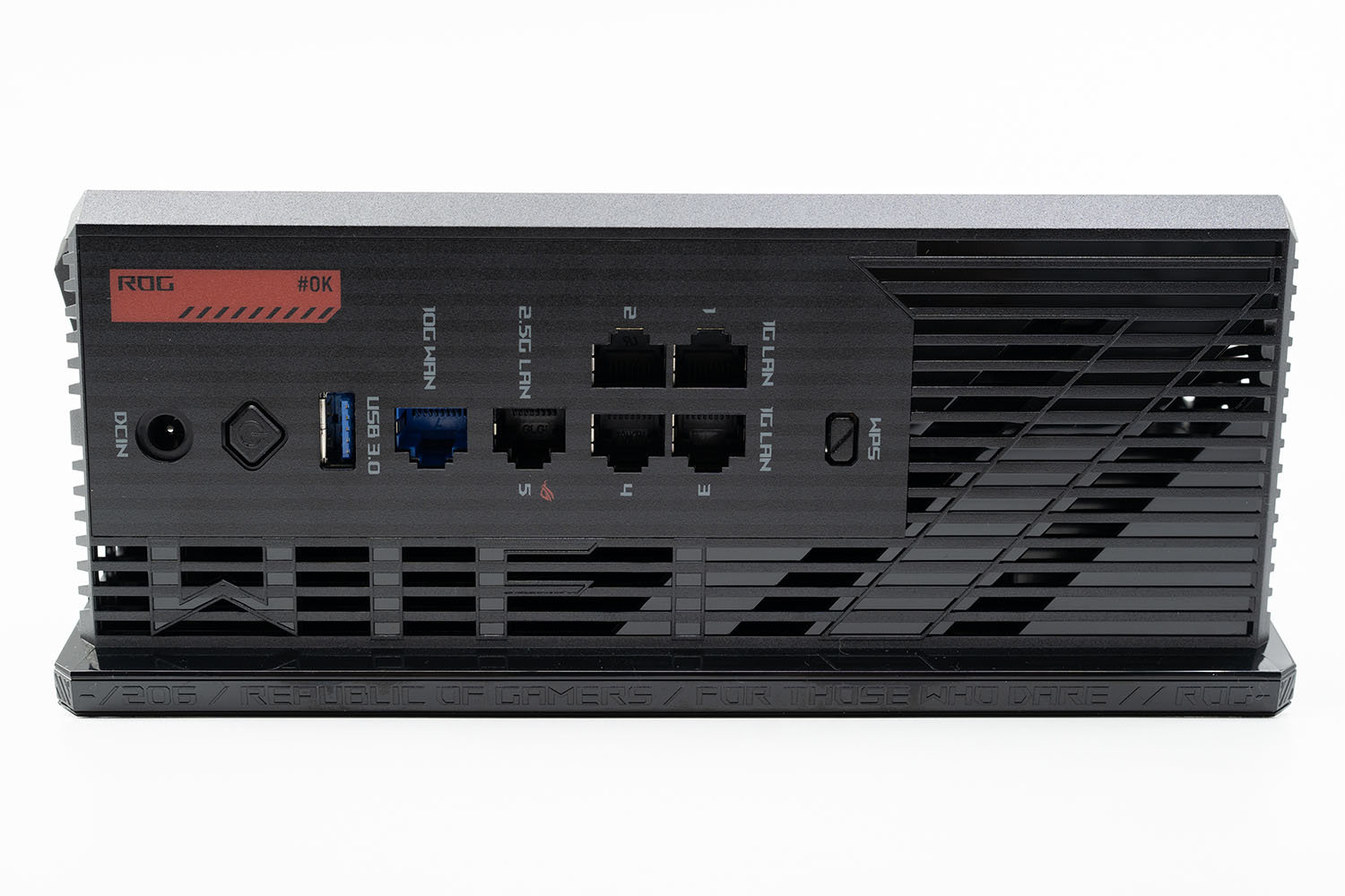 에이수스 ROG STRIX GS-BE7200X는 10G 네트워크 및 다양한 외부 연결을 지원한다 / 출처=IT동아