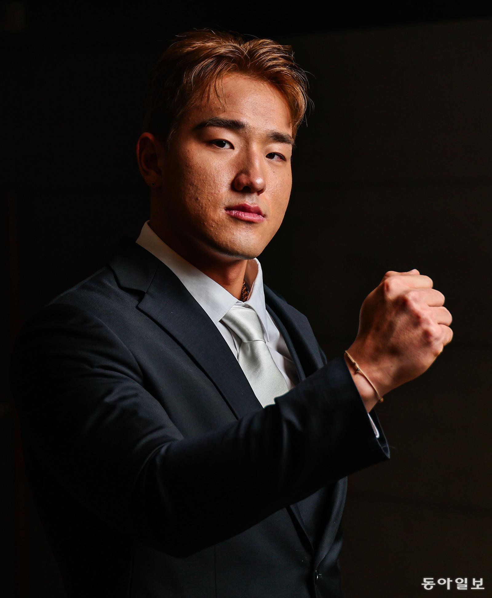 올해 프로야구에 혜성처럼 등장해  신인상을 차지한 안현민은 올해 월드베이스볼클래식(WBC), 아시안게임과 2028년 로스앤젤레스(LA) 올림픽까지 국제대회에서도 ‘일을 내보겠다’는 각오를 밝혔다.  양회성 기자 yohan@donga.com