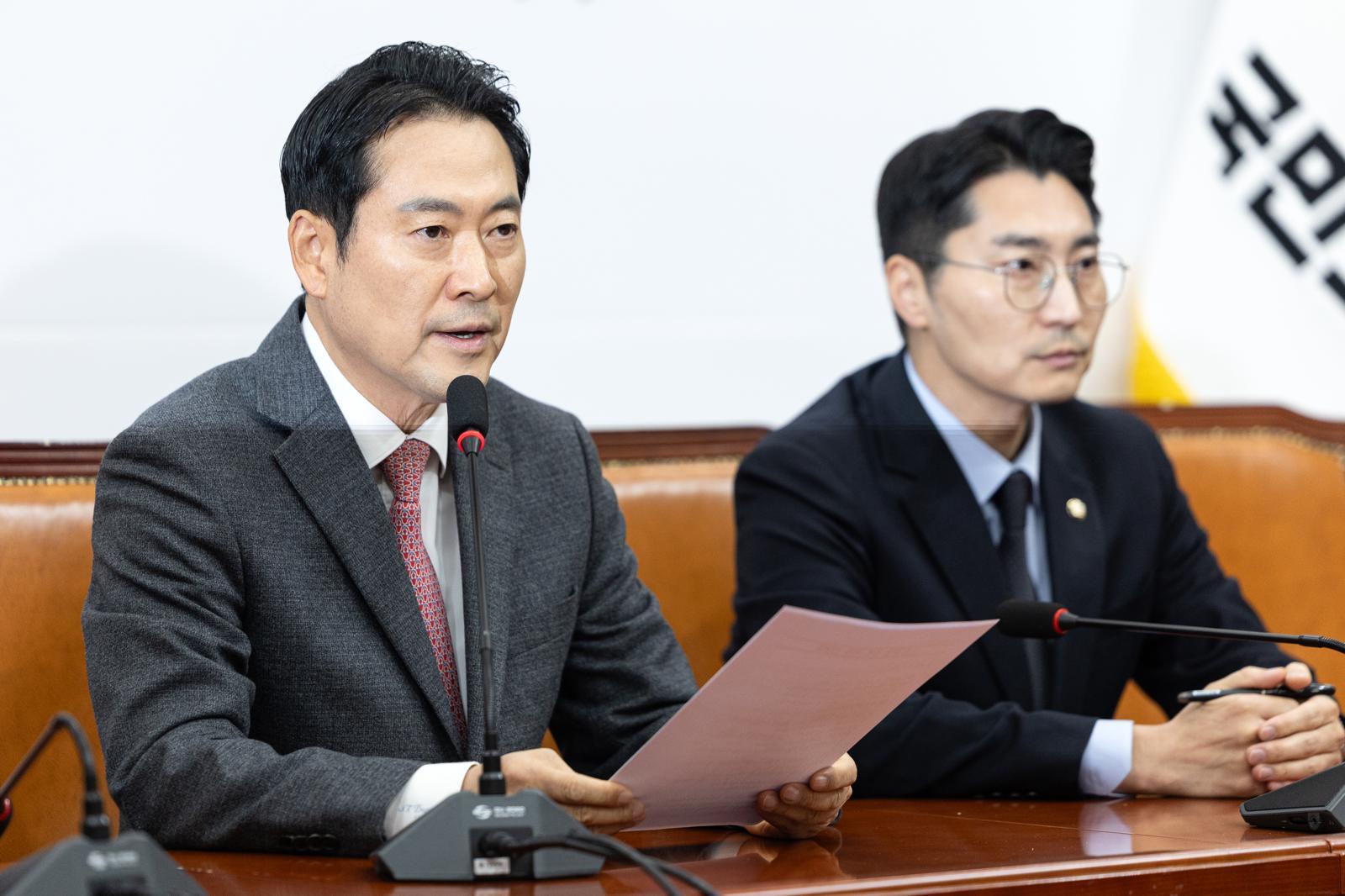 장동혁 국민의힘 대표가 2일 서울 여의도 국회에서 열린 기자간담회에서 모두발언하고 있다. 2026.1.2/뉴스1