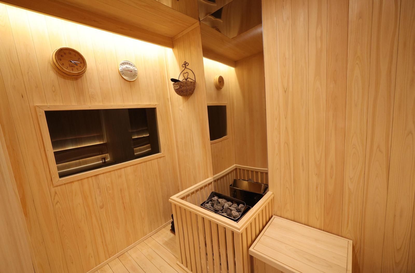 2일 청와대로 이전 작업을 마친 서울 용산 대통령실 청사의 모습이 공개되고 있다. 사진은 대통령집무실에 설치된 사우나실. 뉴시스