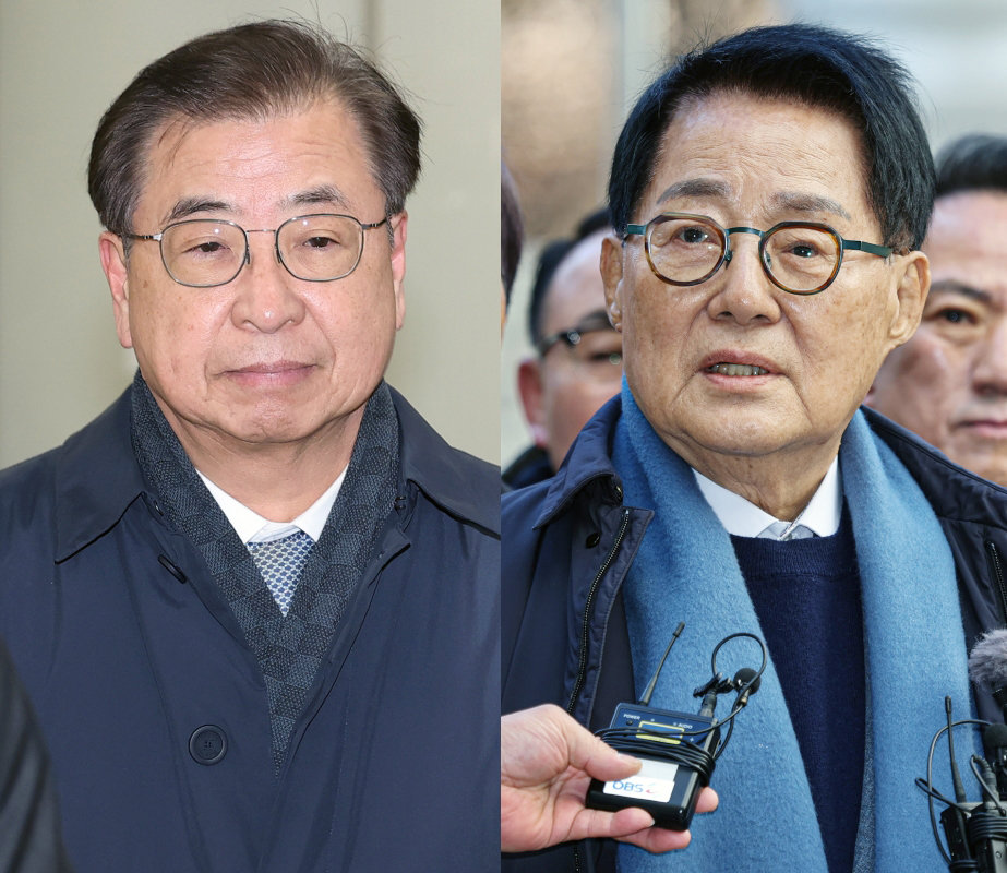왼쪽부터 서훈 전 청와대 국가안보실장, 박지원 전 국정원장. 뉴스1