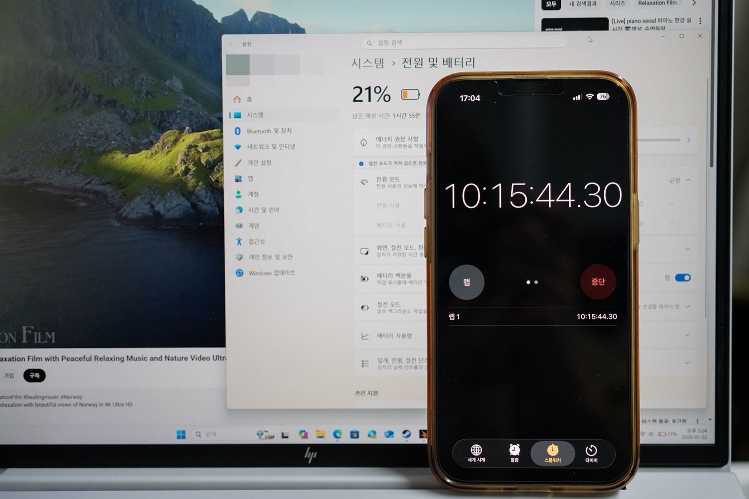 배터리 소모를 중간(균형 모드, 디스플레이 밝기 50%) 정도로 설정한 후 영상을 지속 실행하니 약 10시간 이상 사용 가능했다 / 출처=IT동아
