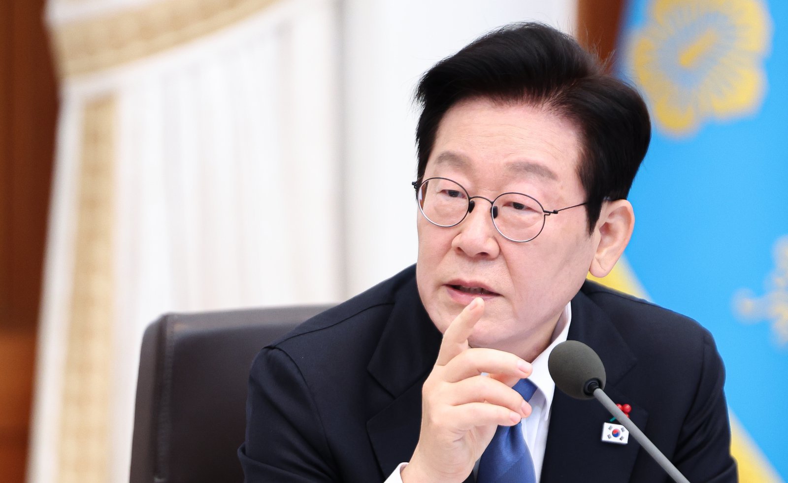 이재명 대통령이 청와대에서 열린 국무회의에서 발언하고 있다. 2025.12.30 뉴스1