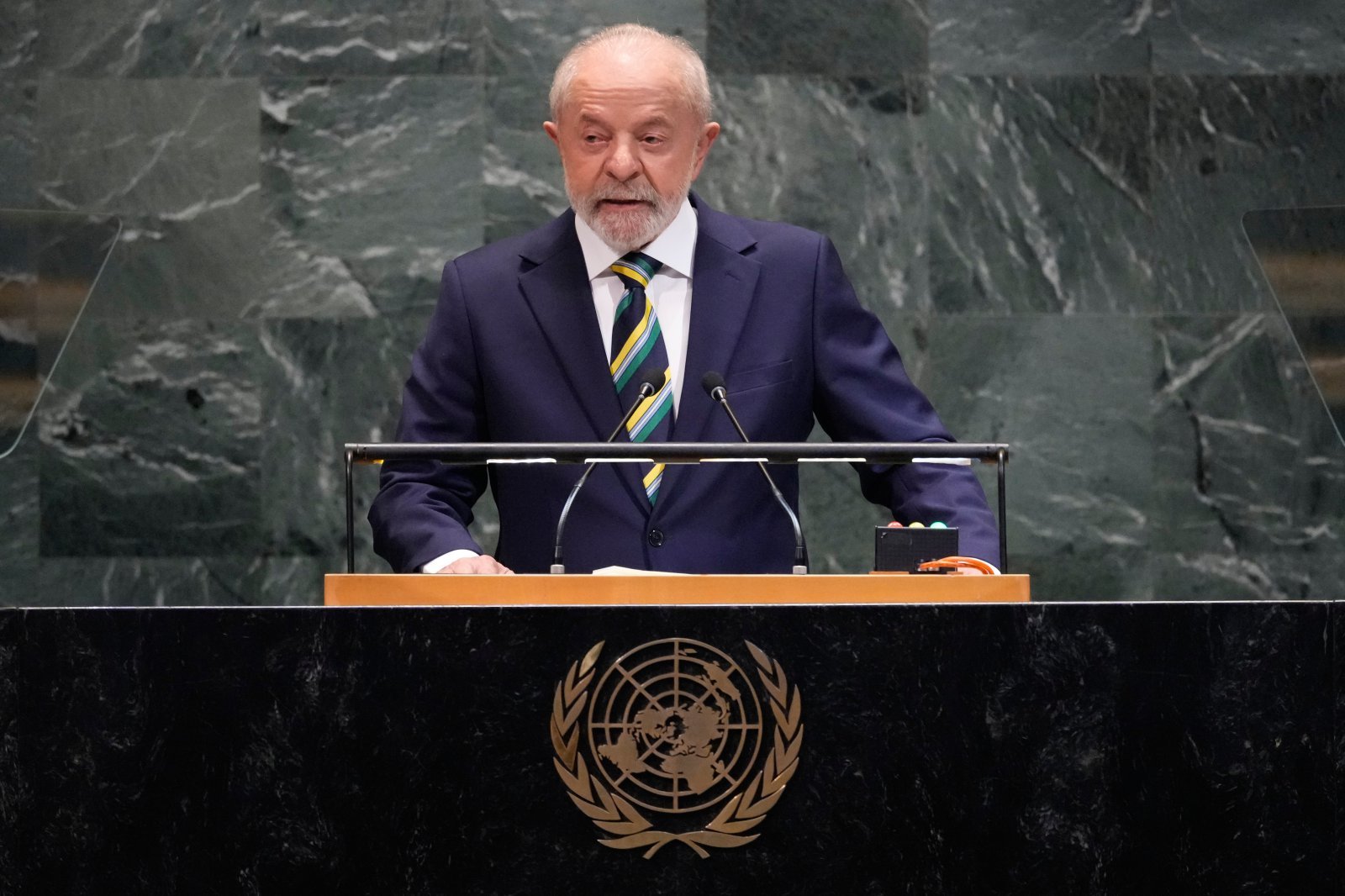중남미 브라질의 루이스 이나시우 룰라 다시우바 대통령은 3일(현지 시간) 미국의 베네수엘라 공습에 대해 강력 규탄했다. 사진은 룰라 대통령이 지난해 9월 23일 미국 뉴욕 유엔본부에서 열린 제80차 유엔총회 고위급 회기에서 기조연설하고 있는 모습. 2026.01.04 뉴욕=AP/뉴시스