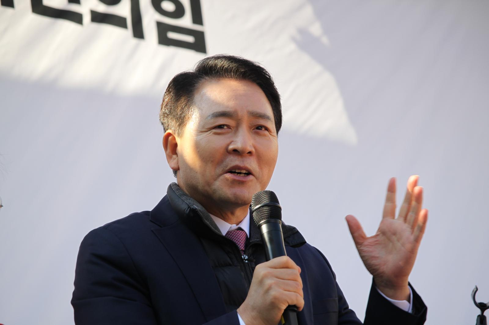 성일종 “총 대신 삼단봉으로 적 막으라는 軍…北에 무장해제 통보하나”