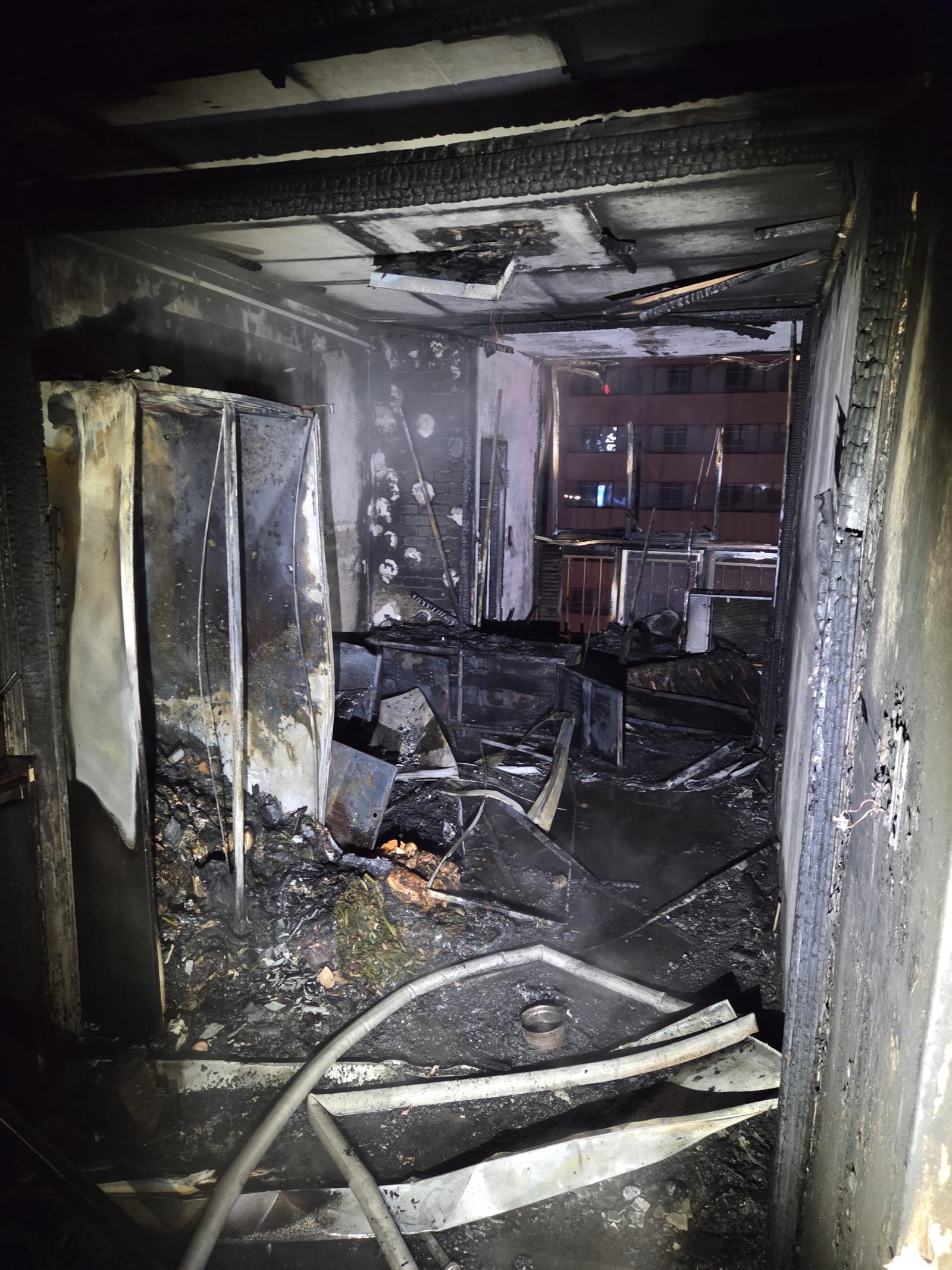 3일 오전 4시경 광주 북구 운암동 한 아파트 5층에서 불이 나 주민 3명이 부상을 입고 80명이 대피했다. 광주소방안전본부 제공