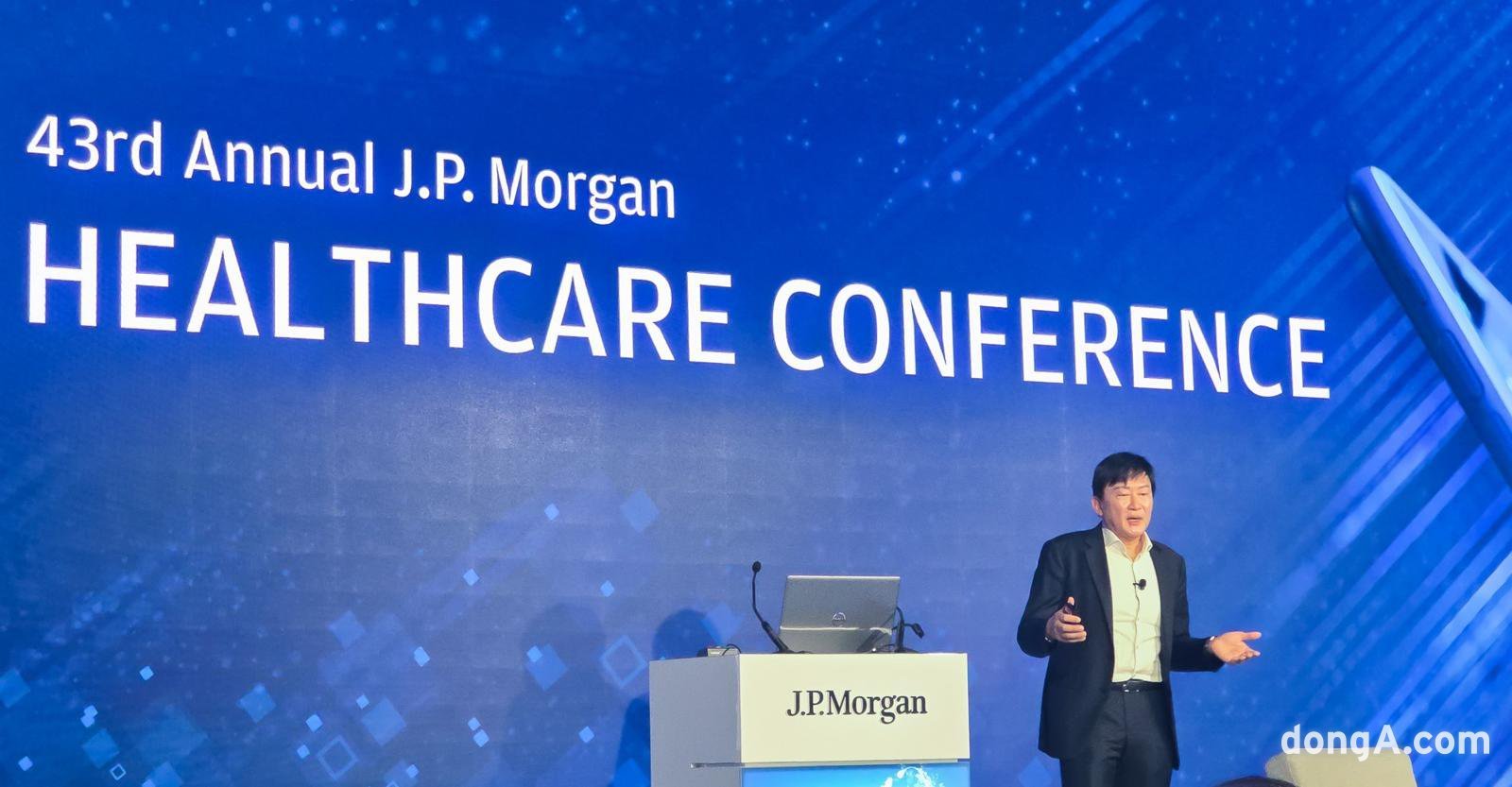 지난해 존 림 삼성바이오로직스 대표가 JP모건 헬스케어 컨퍼런스에서 발표를 진행하고 있다. 존 림 대표는 작년에 이어 올해도 컨퍼런스 메인 무대에 오른다.