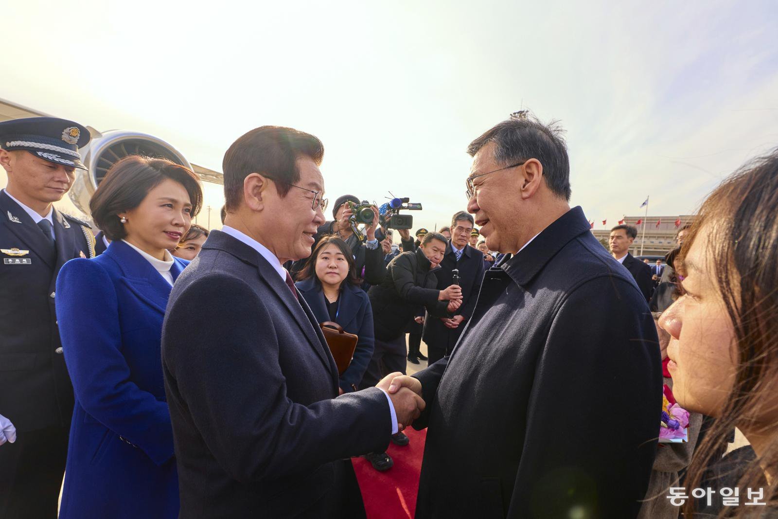 李 ‘공항 영접’에 공산당 고위직 인허쥔 장관 나온 이유는[청계천 옆 사진관]