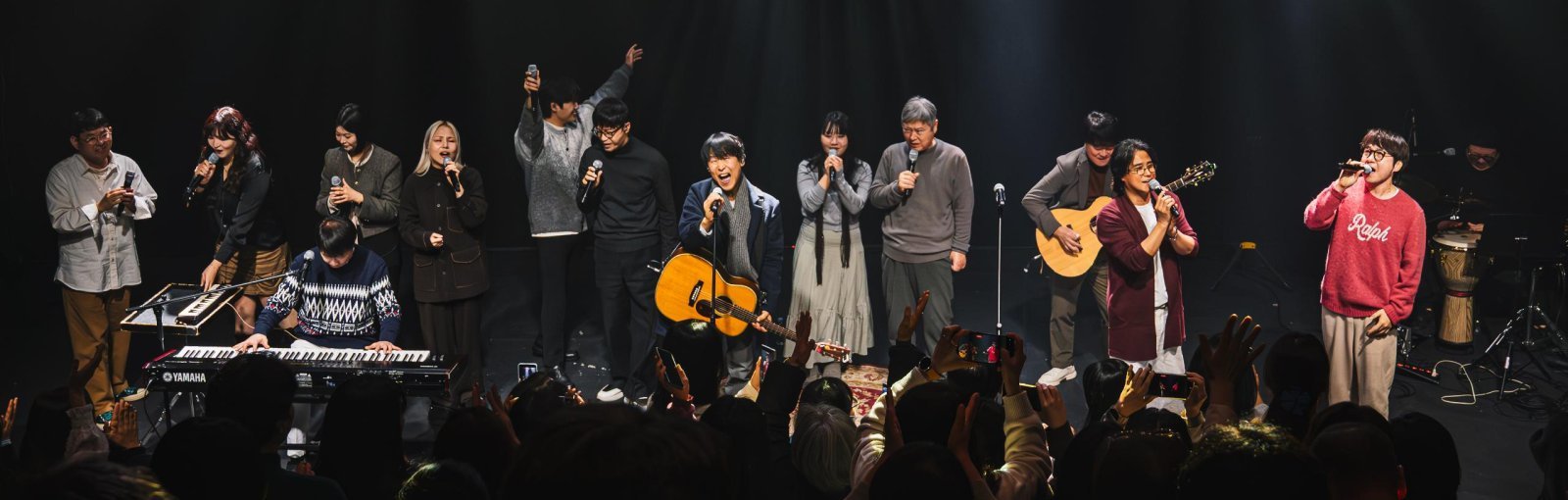 ‘영원한 가객’ 김광석의 30주기를 앞두고 4일 서울 종로구 아르코꿈밭극장(옛 학전블루 소극장)에서 추모 공연이 열렸다. 김광석추모사업회 제공