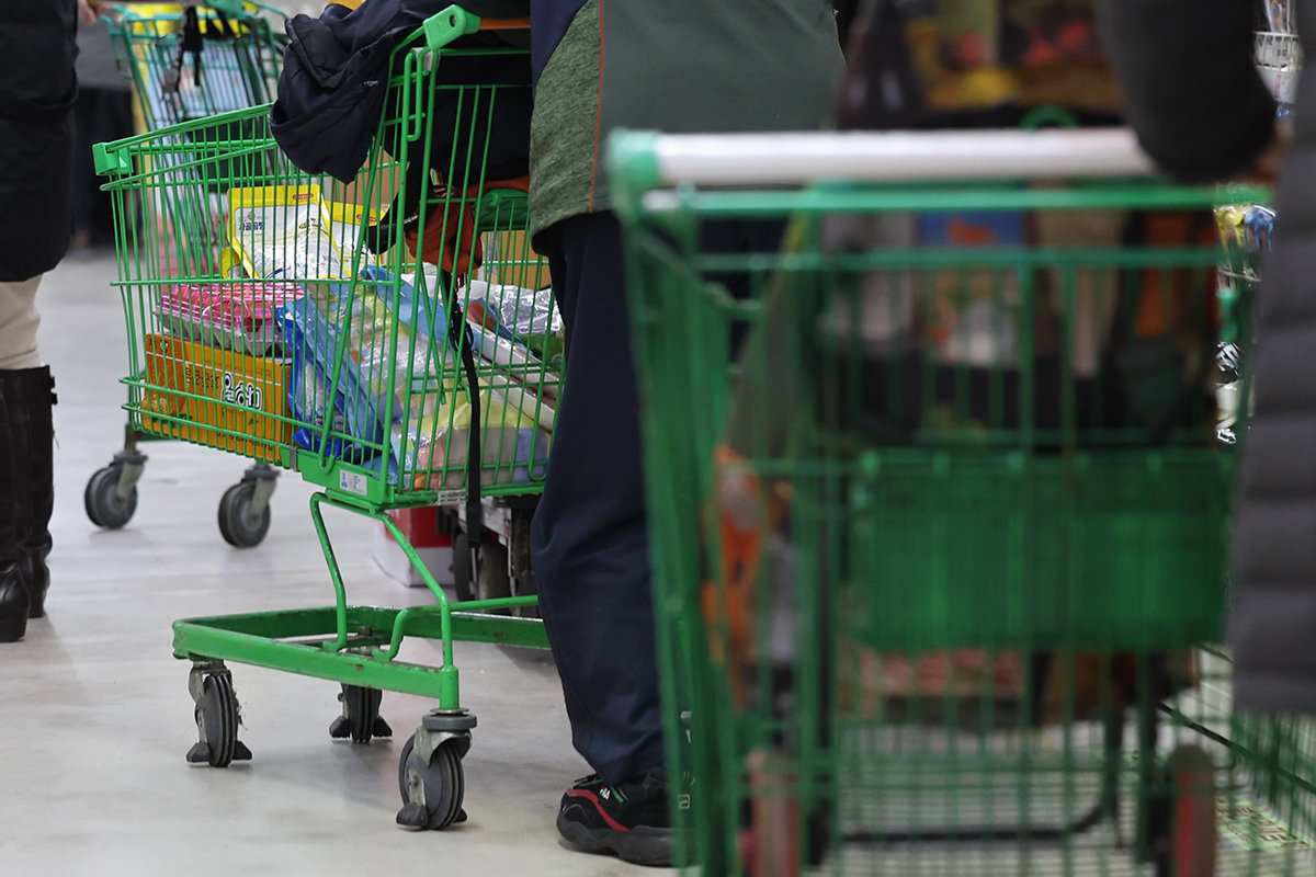 서울 시내 대형마트에서 시민들이 장을 보고 있다. 2025.12.31. 서울=뉴시스