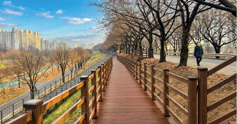구로구 도림천에 설치된 보행데크 모습. 구로구 제공