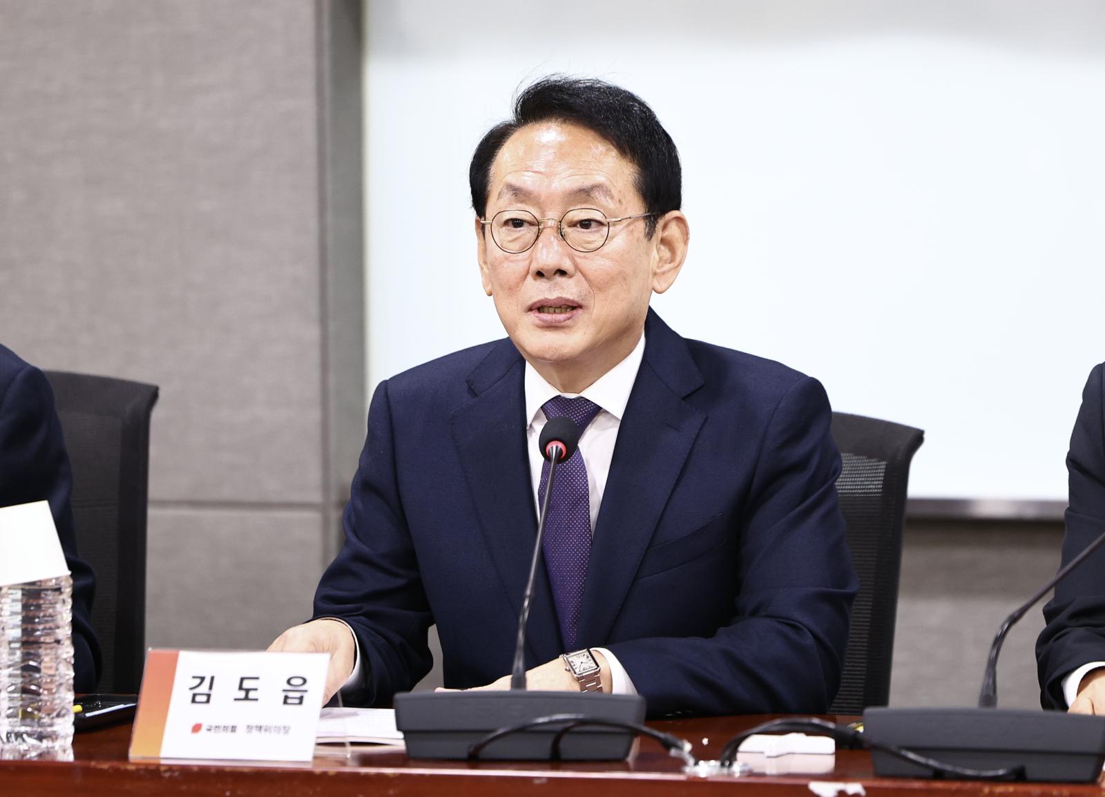 김도읍 국민의힘 정책위의장이 18일 오전 서울 여의도 국회 의원회관에서 열린 이재명 정부의 부동산 정책 평가 문제점과 해결방안 2025 국회 자유경제포럼 정책세미나에서 발언하고 있다. 2025.12.18. 서울=뉴시스