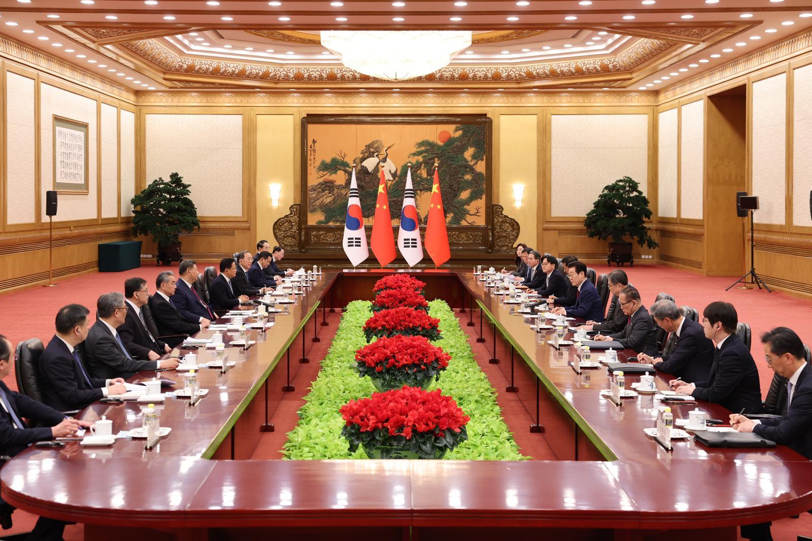 이재명 대통령과 시진핑 중국 국가주석이 5일 오후 베이징 인민대회당 동대청에서 한중정상회담을 갖고 있다. 2026.1.5 청와대사진기자단 송은석 기자 silverstone@donga.com