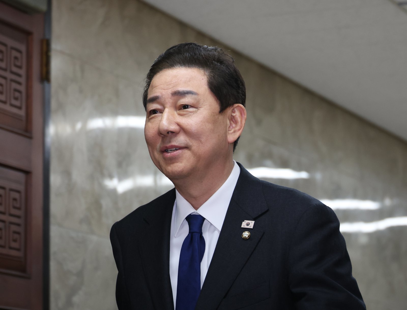 원내대표직에서 사퇴한 김병기 더불어민주당 의원이 30일 오후 서울 여의도 국회에서 열린 의원총회에 출석하고 있다. 2025.12.30 [서울=뉴시스]