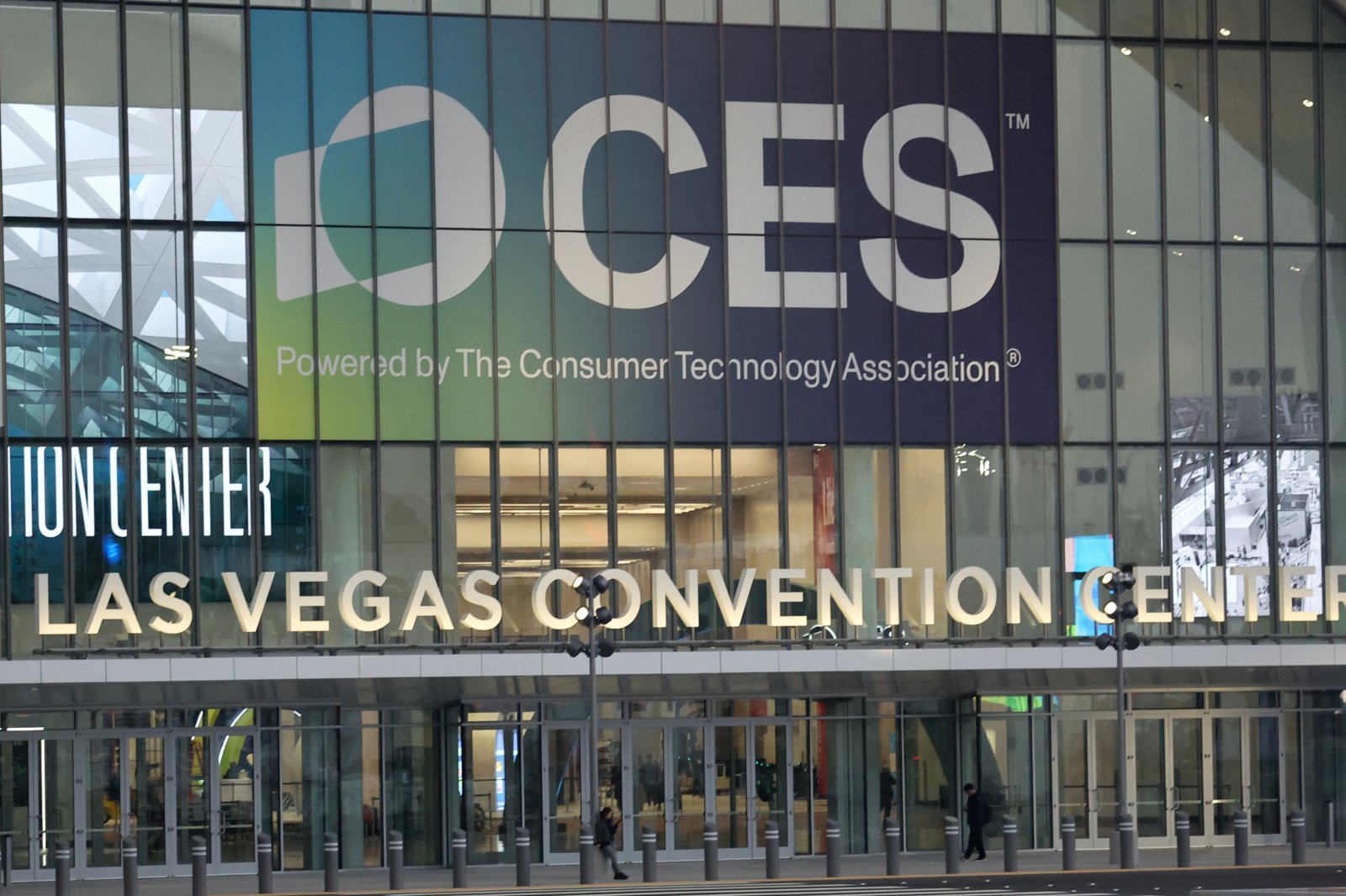 세계 최대 IT(정보기술)·가전 전시회 ‘CES 2026’ 개막을 사흘 앞둔 3일(현지시간) 미국 네바다주 라스베이거스 컨벤션센터(LVCC)에 홍보물이 부착돼 있다. 올해 주제는 ‘혁신가들의 등장(Innovators Show UP)’으로 설정됐다. 2026.1.4/뉴스1