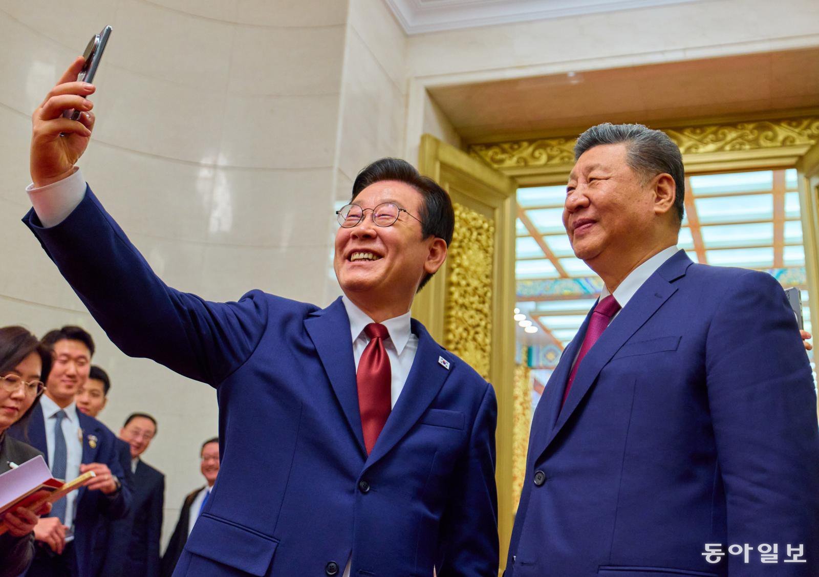 만찬 직후 샤오미폰으로 찍은 대통령과 시진핑 주석. 송은석 기자 silverstone@donga.com