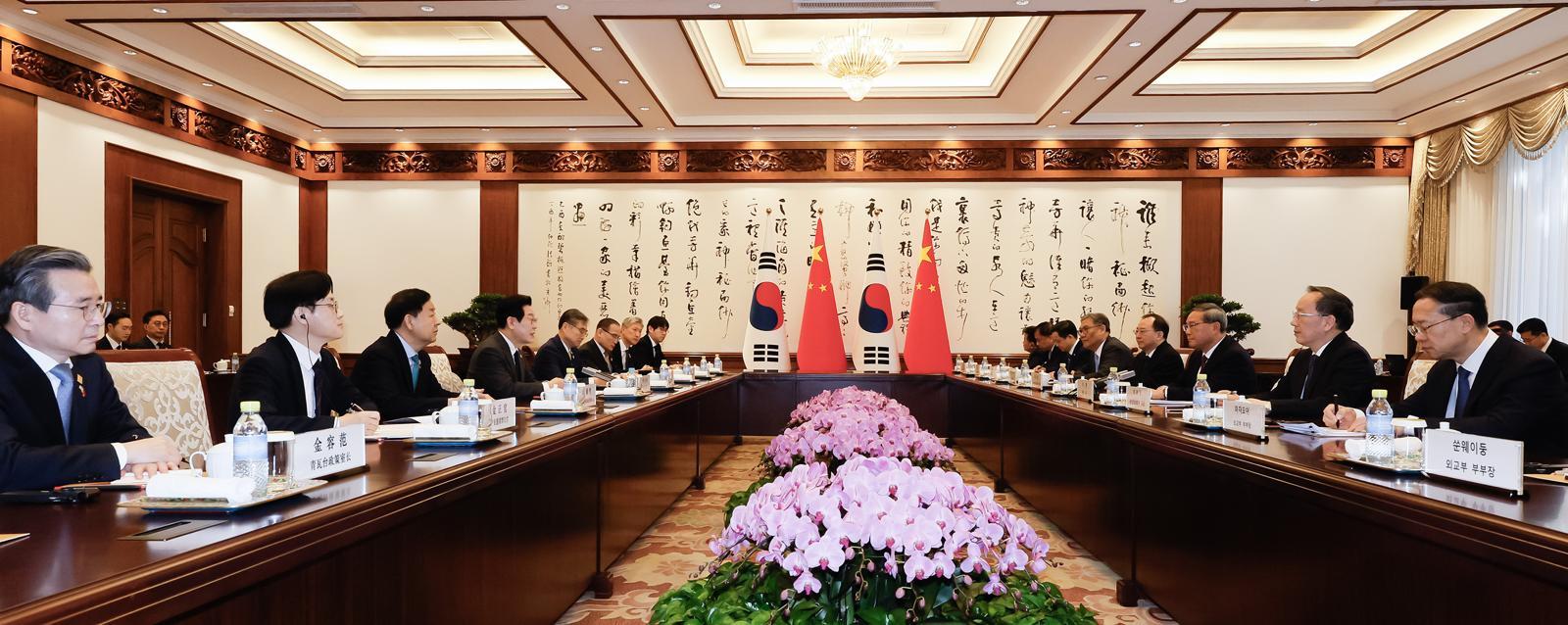 중국 국빈 방문 사흘째인 이재명 대통령이 6일(현지시간) 베이징 조어대에서 열린 리창 국무원 총리와 접견에서 발언하고 있다. 2026.1.6 청와대사진기자단