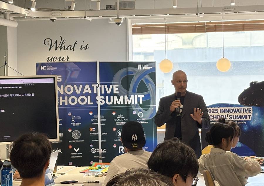 학기 중 진행된 미네르바 대학 교수 현장 수업 / 출처=IT동아