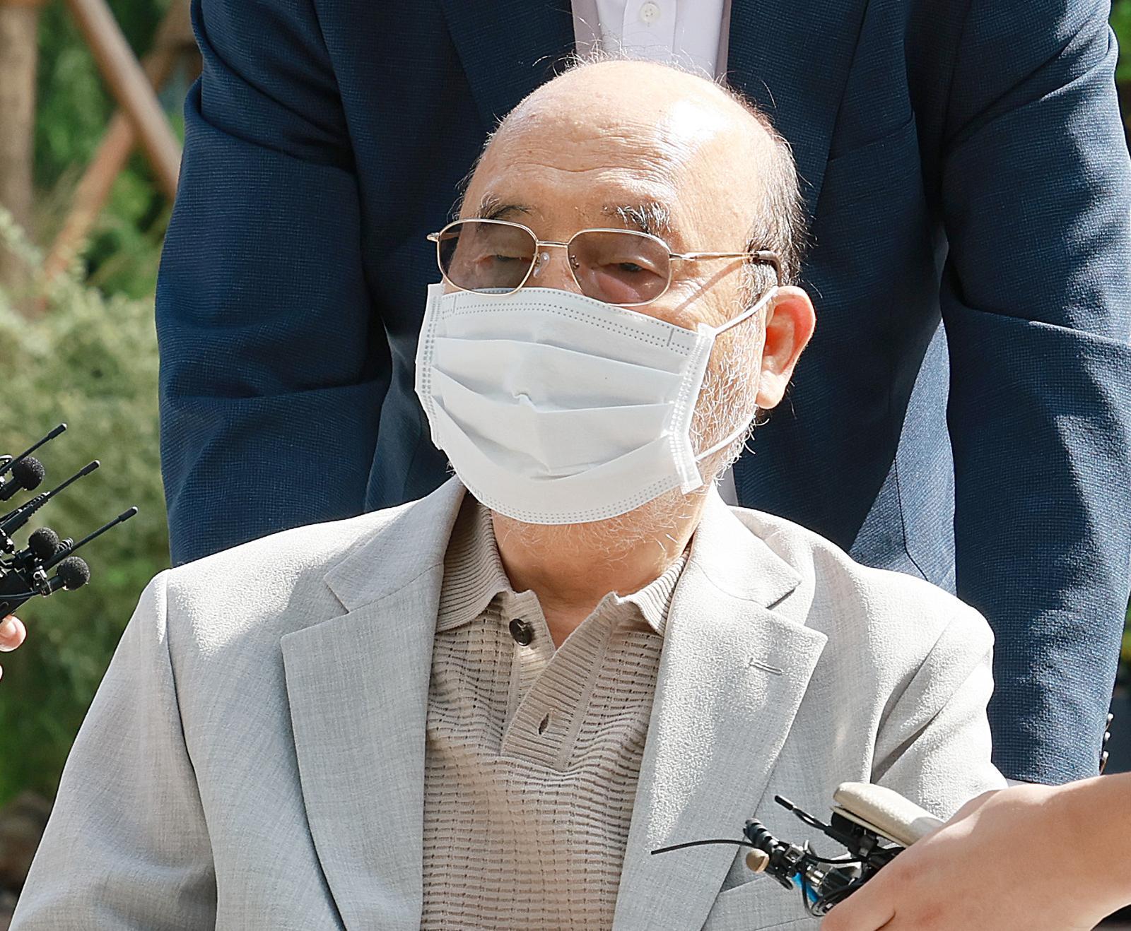 이봉관 서희건설 회장이 2일 오전 서울 종로구 광화문 김건희 특검팀(특별검사 민중기)에 조사를 받기 위해 출석 하고 있다. 2025.09.02. 뉴시스