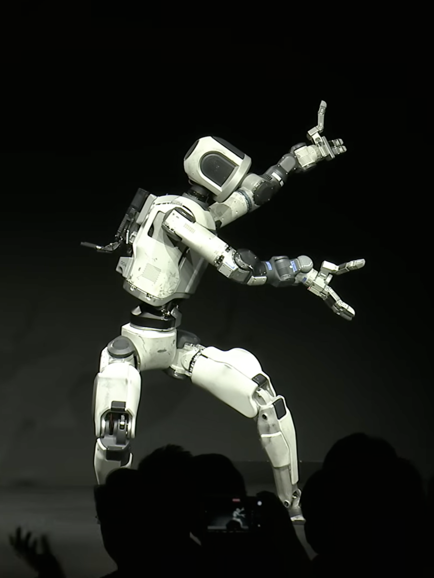 ‘일하는 로봇’이 현실화되고 있다. 휴머노이드가 정보기술(IT)·가전 전시회 ‘CES 2026’의 최대 화두로 부상한 가운데, 5일(현지 시간) 현대자동차그룹은 미국 라스베이거스 만달레이베이 호텔에서 휴머노이드 ‘아틀라스’의 실물을 처음으로 공개했다. 현대자동차 제공