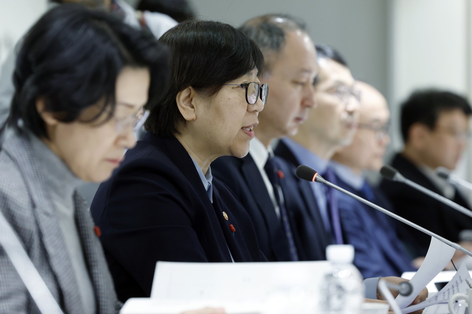 정은경 보건복지부 장관이 6일 오후 서울시 중구 세종대로 컨퍼런스하우스 달개비에서 열린 제2차 보건의료정책심의위원회 회의에서 모두 발언을 하고 있다. 2026.1.6/뉴스1