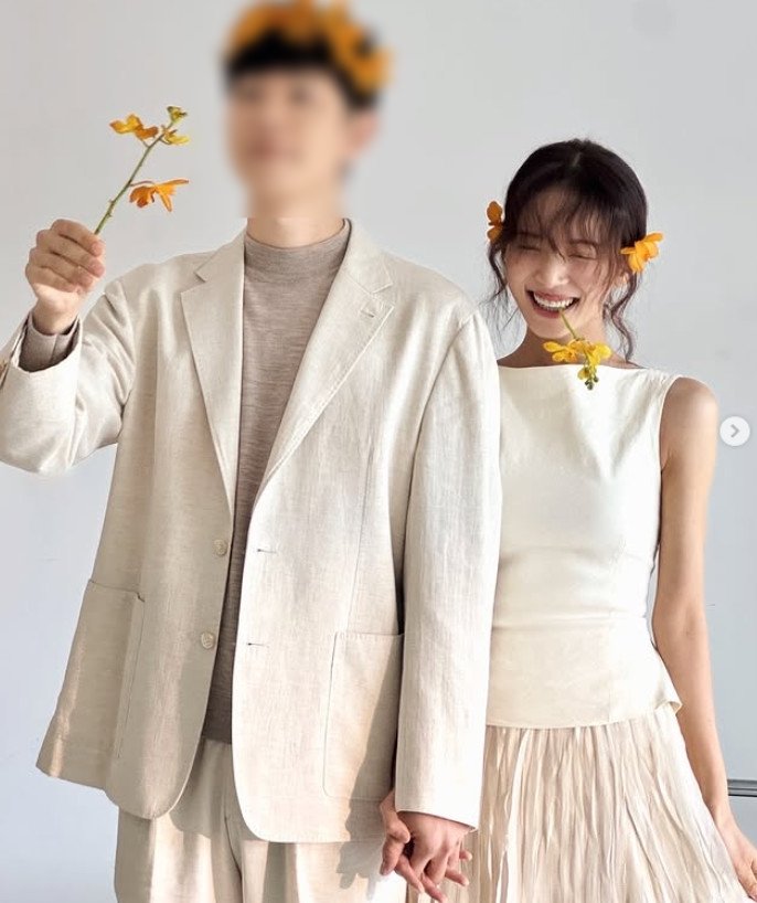 ‘하트시그널4’ 출연자 김지영이 오는 2월 결혼과 임신 소식을 함께 전했다. 공개 연애 이후 전해진 깜짝 소식에 관심이 쏠리고 있다. 김지영 인스타그램