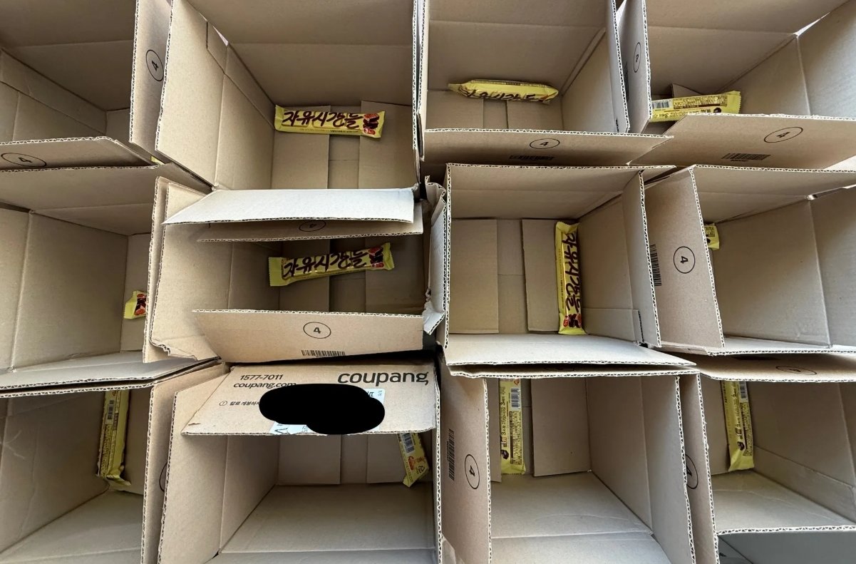 같은 15개 제품을 개별 포장 배송한 쿠팡. 출차=스레드