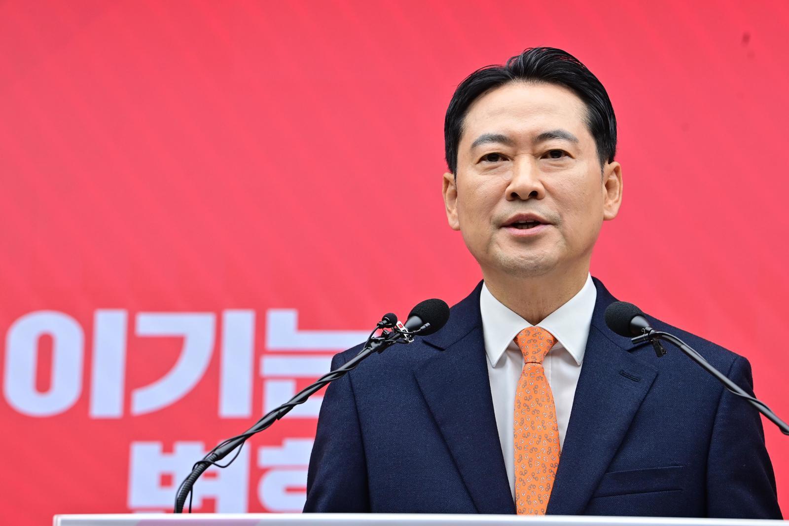 장동혁 국민의힘 대표가 7일 서울 여의도 중앙당사에서 열린 긴급기자회견에서 당 쇄신안 등을 발표하고 있다.  2026.1.7/사진공동취재단