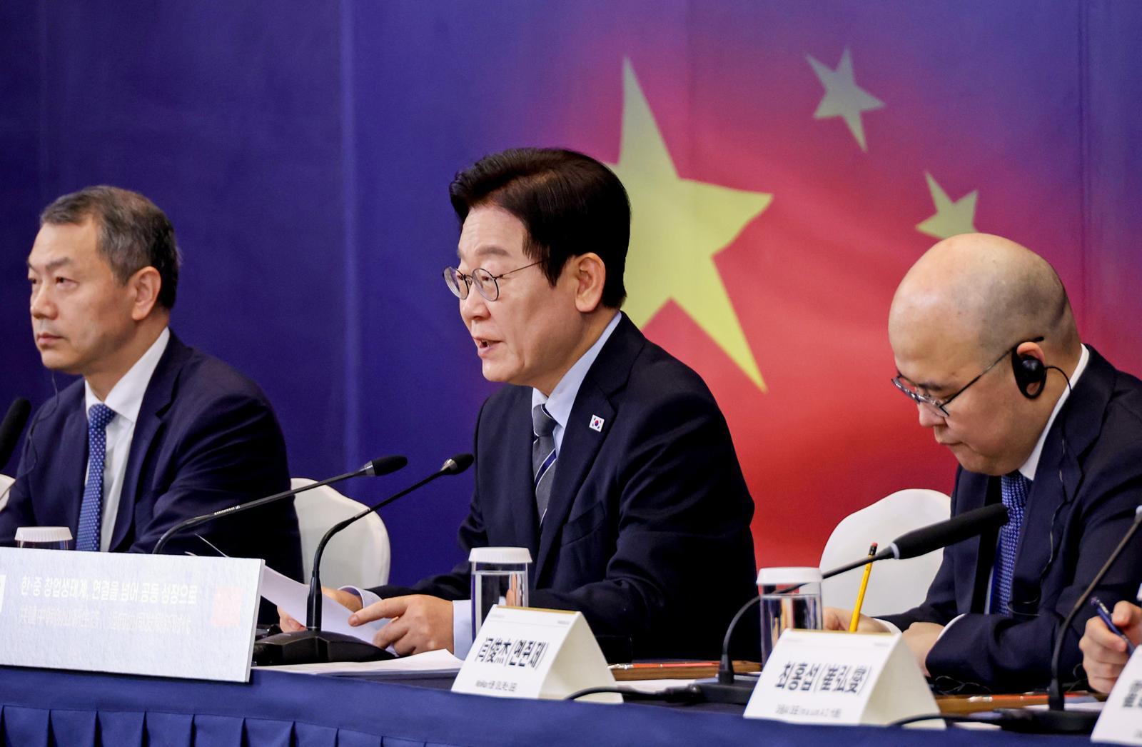 이재명 대통령이 7일 중국 상하이 국제회의중심에서 열린 한·중 벤처스타트업 서밋에서 발언하고 있다. 2026.1.7 뉴스1