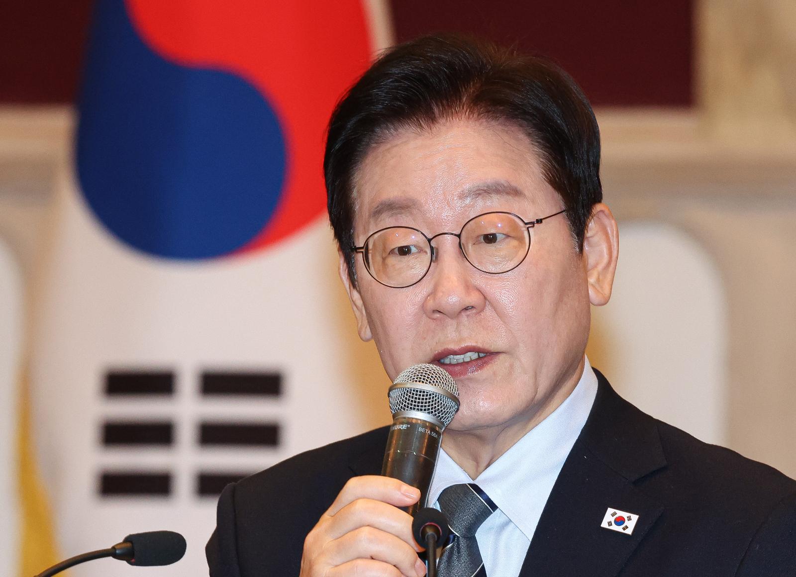 중국을 국빈방문 중인 이재명 대통령이 7일 상하이시에서 열린 순방기자단 오찬간담회에서 발언하고 있다. 2026.1.7/뉴스1