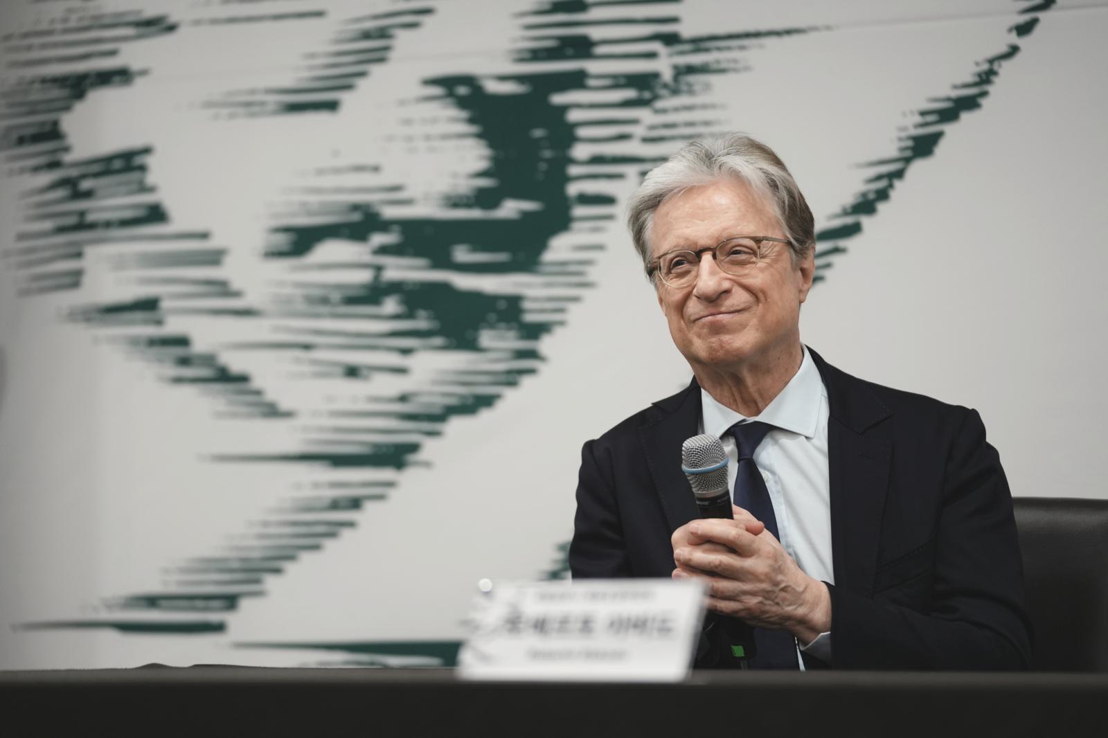 로베르토 아바도.