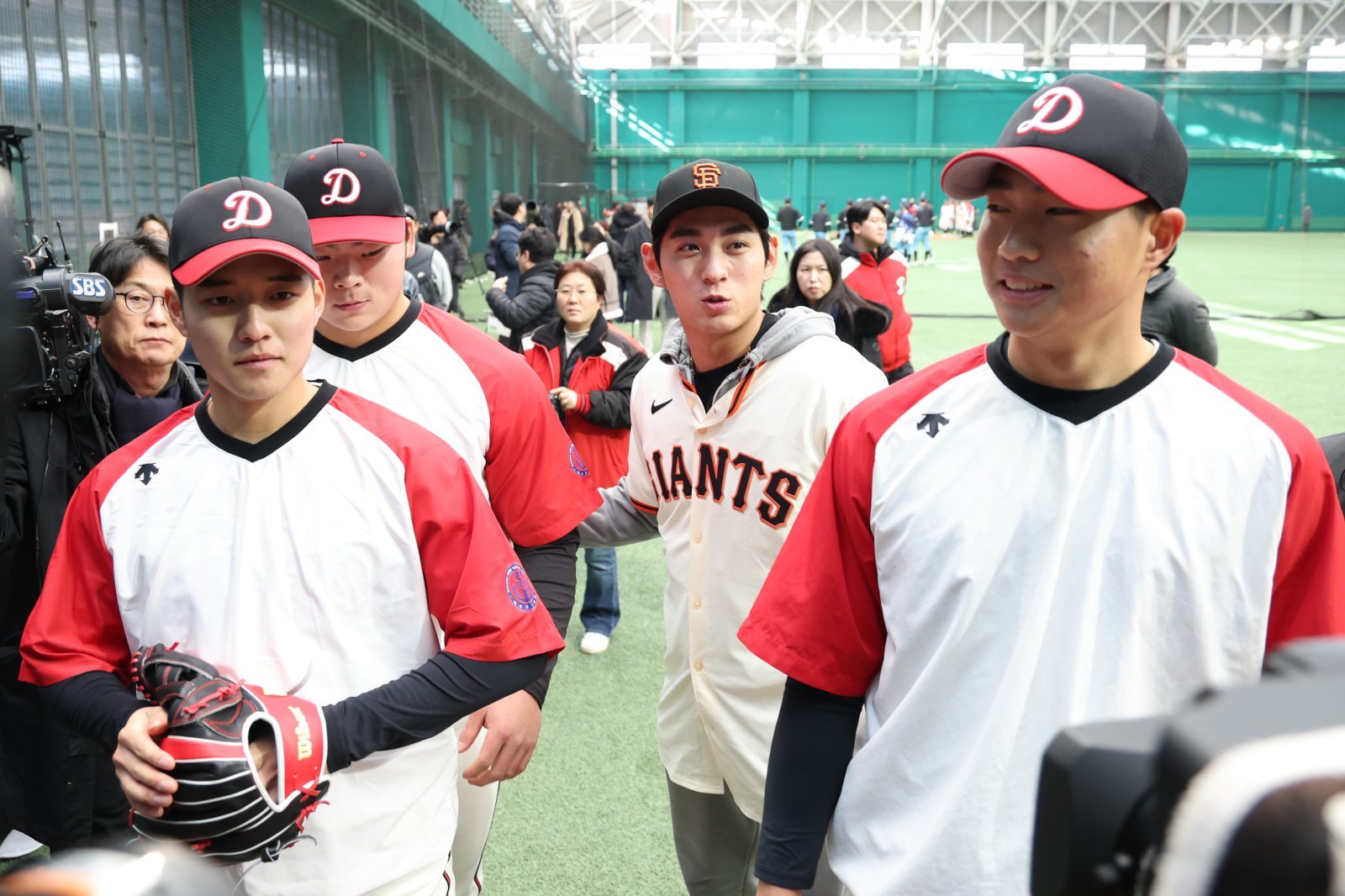미국 프로야구 메이저리그(MLB) 샌프란시스코 자이언츠 이정후가 7일 경기 이천시 LG 챔피언스파크에서 고등학교 후배들에게 조언을 하고 있다. 2026.1.7/뉴스1