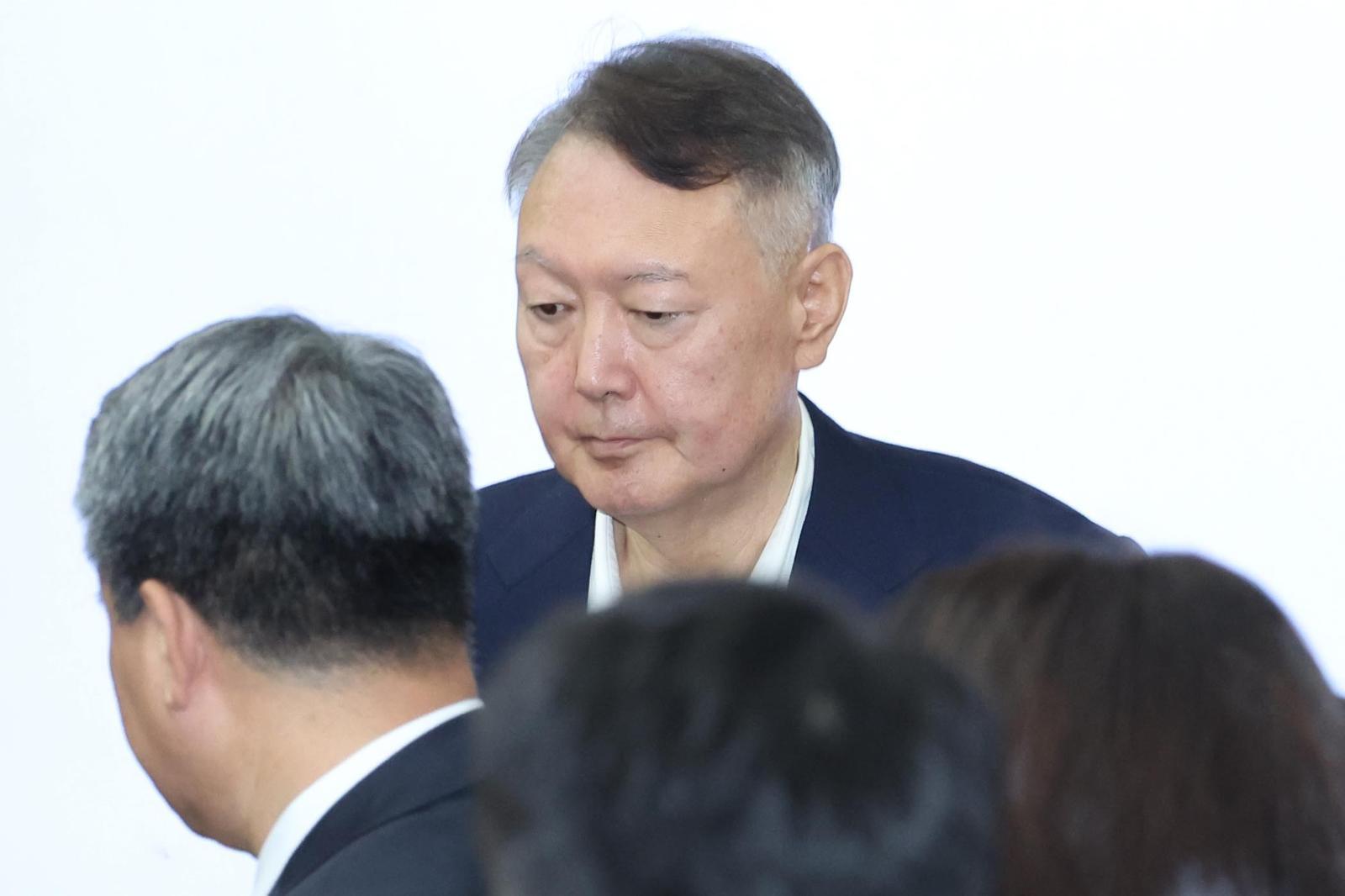 윤석열 전 대통령이 26일 서울 서초구 서울중앙지법에서 열린 특수공무집행방해 혐의 재판에 출석하고 있다. 형사 법정에서 윤 전 대통령의 모습이 공개된 것은 지난 4월 내란 사건 재판 이후 약 5개월 만이다. 2025.09.26. 사진공동취재단