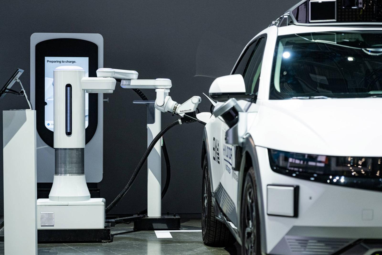 현대차그룹이 모셔널과 함께 아이오닉 5를 기반으로 개발한 로보택시 / 출처=현대차그룹