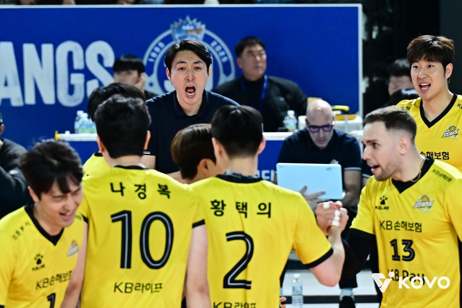 KB손해보험이 하현용 감독대행 체제에서 첫 승리를 거뒀다.(KOVO제공)