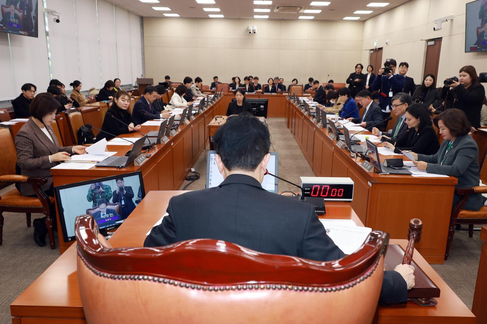 박주민 국회 보건복지위원장이 7일 서울 여의도 국회에서 열린 보건복지위원회 전체회의를 주재하고 있다. 2026.01.07. 뉴시스