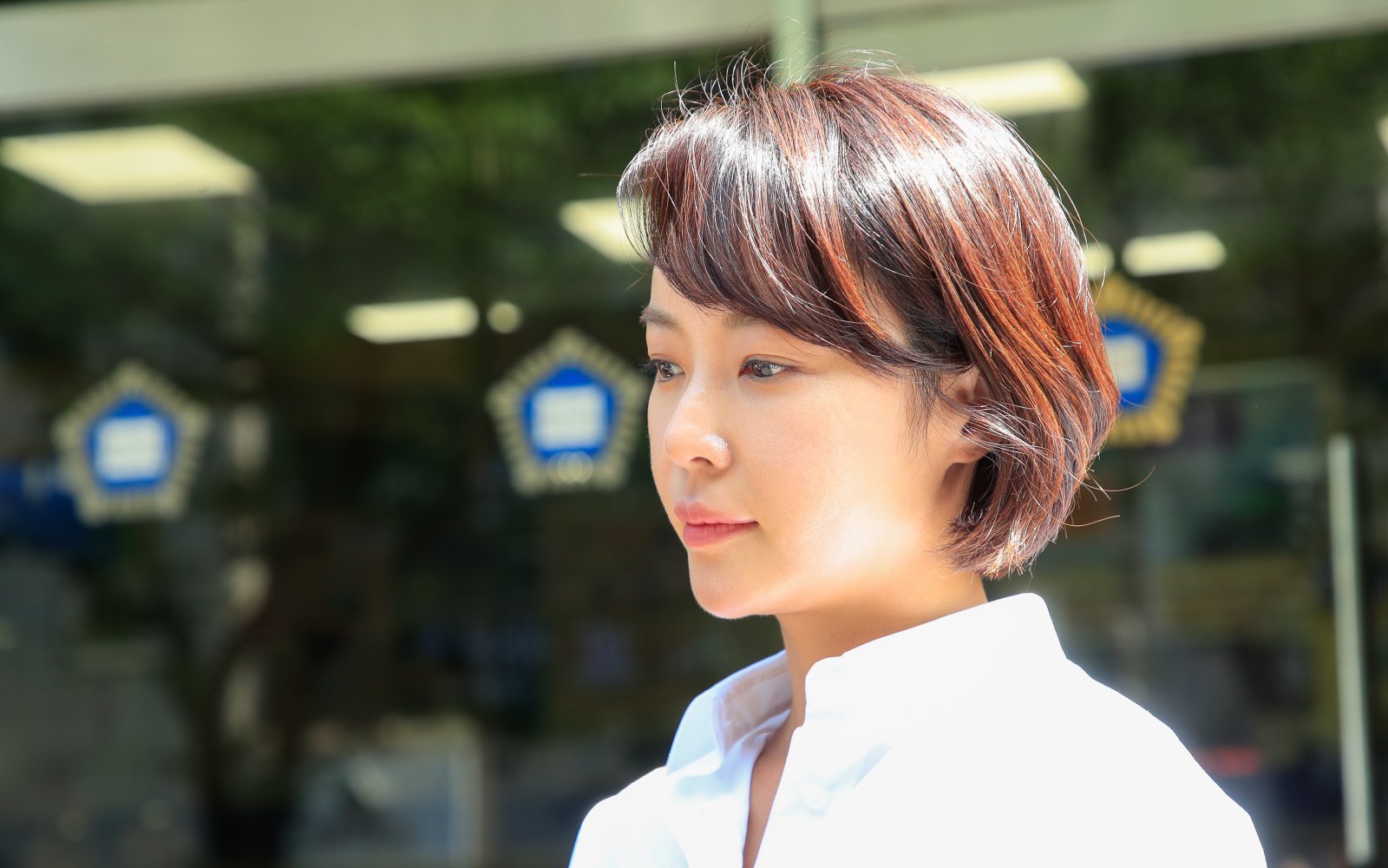 배우 황정음이 21일 오후 제주시 이도2동 제주지방법원에서 열린 특정경제범죄 가중 처벌 등에 관한 법률 위반(횡령) 혐의 사건 결심공판 출석 후 법원을 빠져나가고 있다. 2025.08.21. [제주=뉴시스]