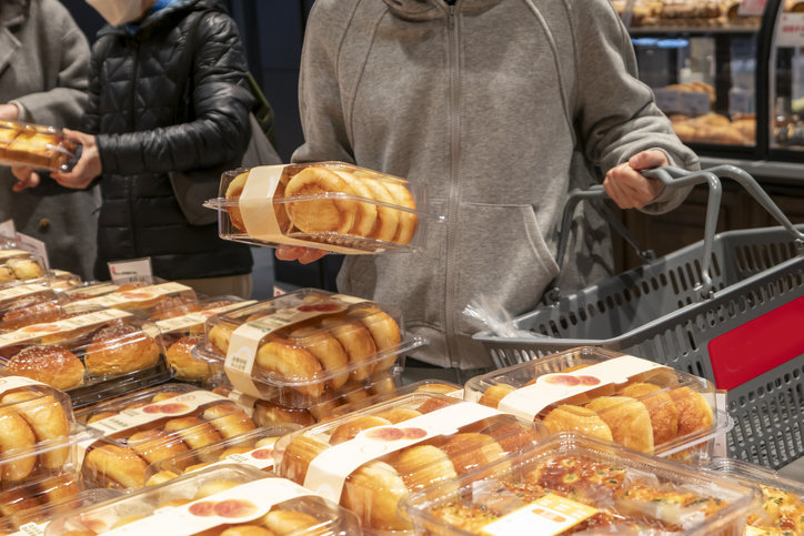공장에서 대량 생산한 포장 빵에는 보존제·산화 방지제 등 자연에 없는 첨가물이 많이 들어간다.  사진=게티이미지코리아.