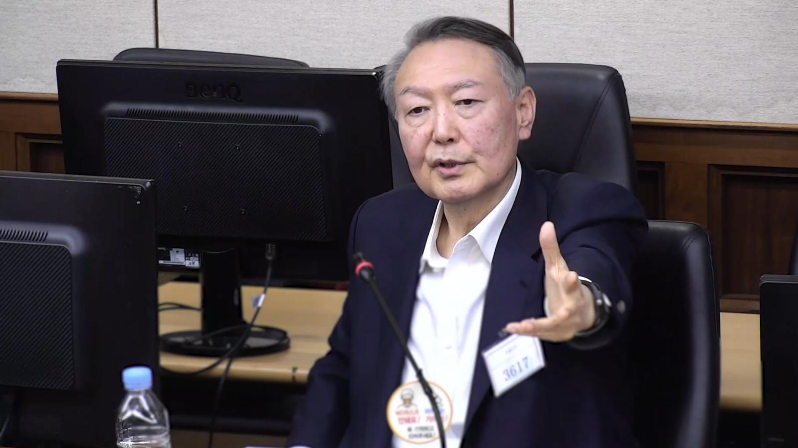 윤석열 전 대통령이 법원에서 진술을 하고 있다. 중앙지법 제공