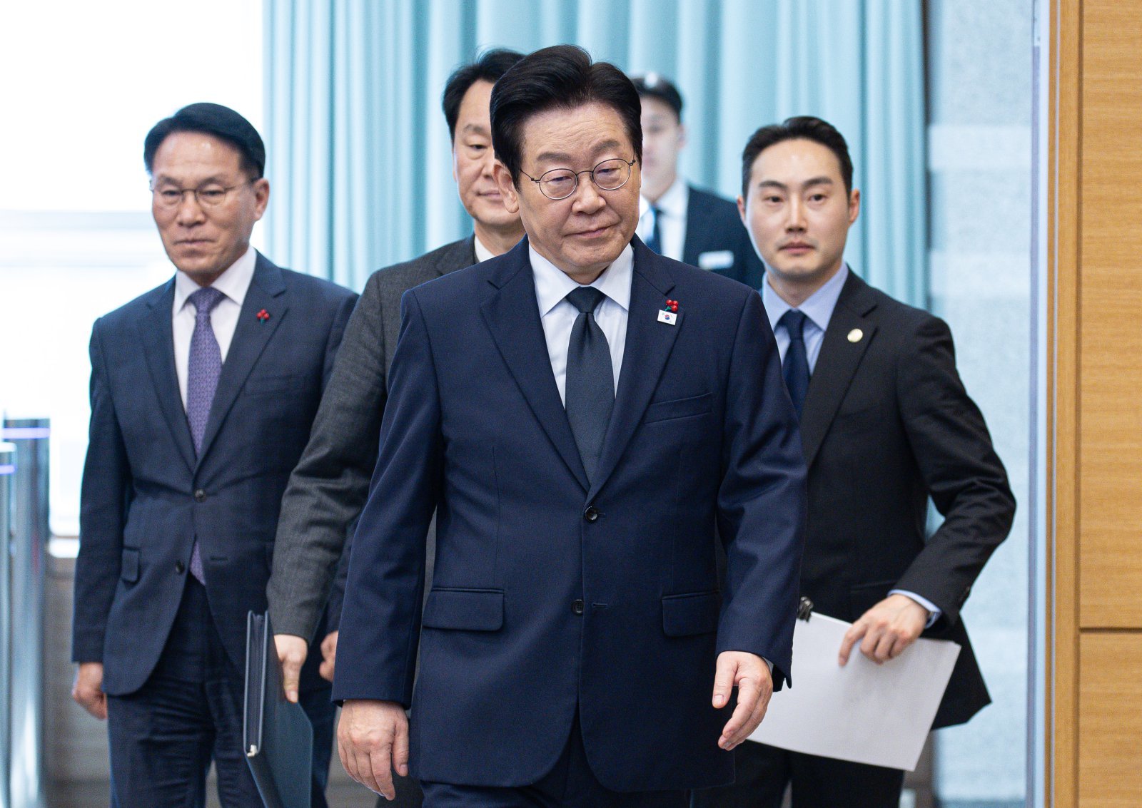 이재명 대통령이 8일 청와대에서 열린 수석보좌관회의에 입장하고 있다. 2026.1.8/뉴스1