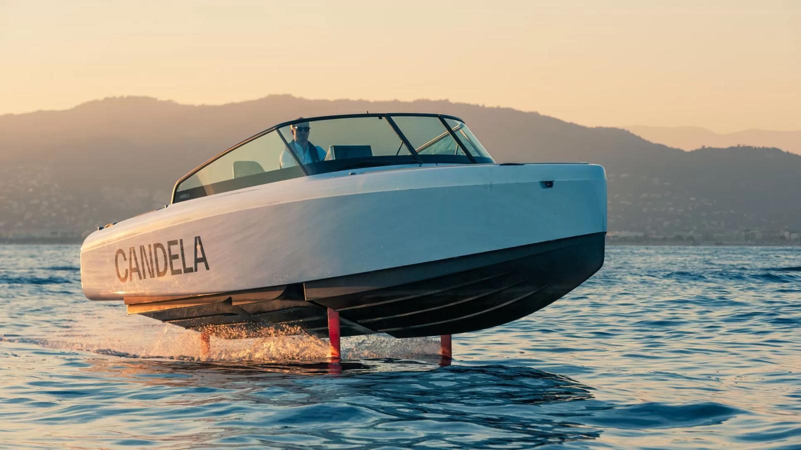 스웨덴 스타트업 칸델라가 CES에서 공개한 전기 수중익 보트 C-8.  출처 Futurride