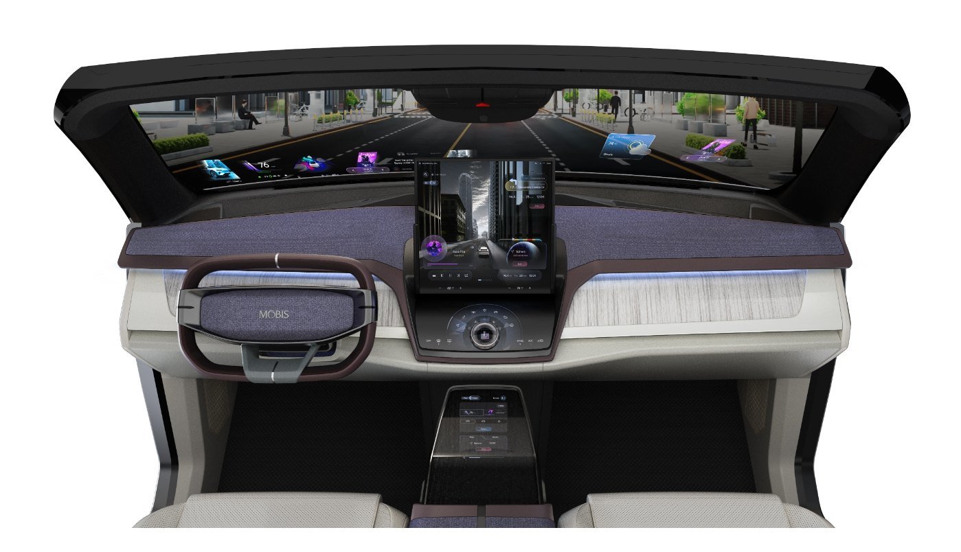 홀로그래픽 윈드쉴드 디스플레이를 탑재한 ‘콕핏 통합 솔루션 M.VICS 7.0’ / 출처=현대모비스
